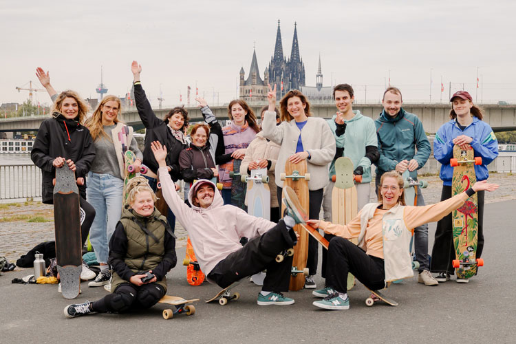 Weekend-Camp-Gruppe Group picture of the longboard weekend workshop in cologne
